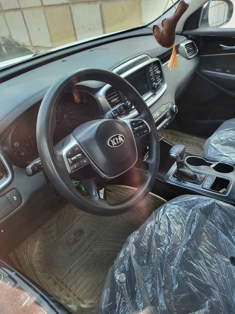 سورنتو 2019 شكل 2020
6 سلندر 
كير 8 نمر 
7راكب
ماشيه 59 
السعر. 190 بيها مجال
2 قطع صبغ 
رقم بابل بسمي 
رقم موبايل *********** 
بيه واتساب
