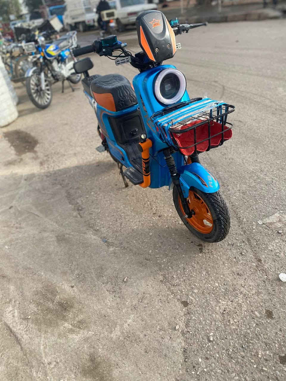 السلام عليكم للبيع شحن r9 يخبل جديد مامستخدم بس شهرين الحجم الچبير كارت وبصمه وسويچ شاحنته الاصليه 5 بطاريات كبار مو صغار كله شغال يرهم مراوس بماكس وبيع ب275 قفل من الاخير لتعاملني مكاني ديالى الخالص هبهب رقمي***********
