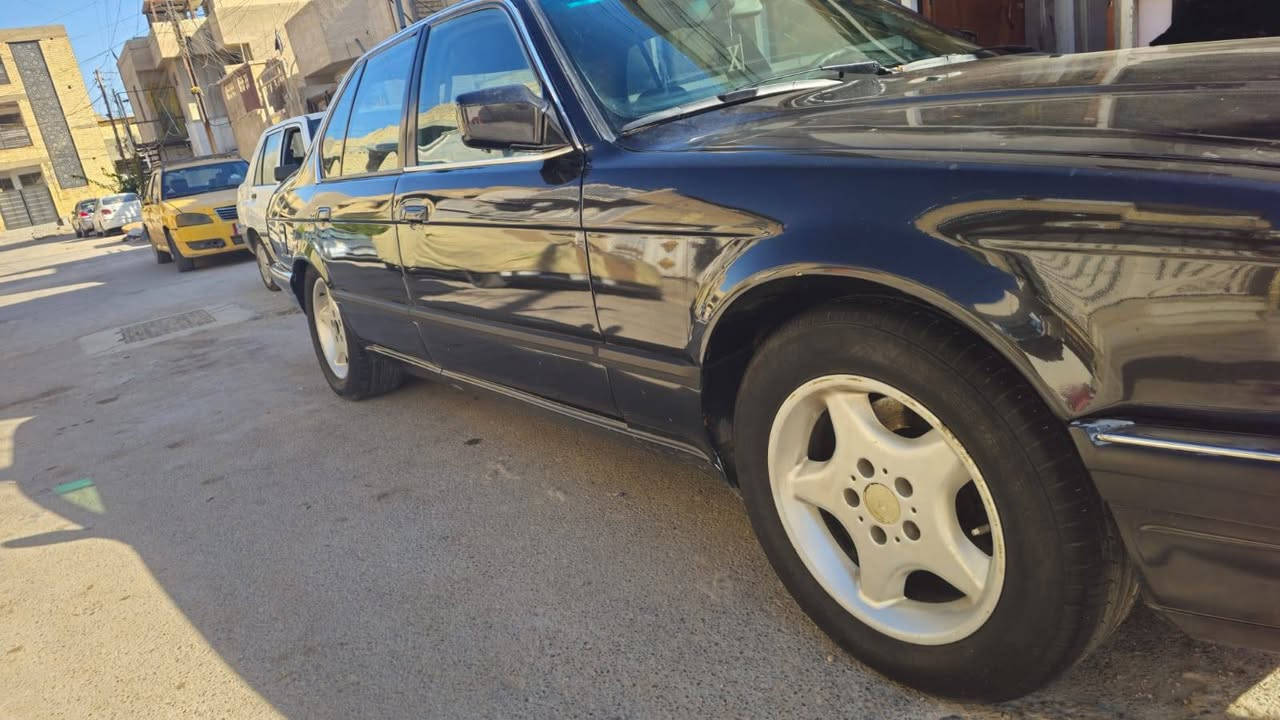سلام عليكم 735 مفتوح موديل 1991 اصل كير مكينه صدر خلفي وامامي شرط جديد تبريد ثلج تايرات وباتري جدد كهربائيات فول شغاله اي نقص مابيها سلايت شغال رقم بغداد نكليزي شرط التحويل ثاني يوم سعر ٤٥ وبيها مجال عنوان بغداد البياع *********** رقمي
