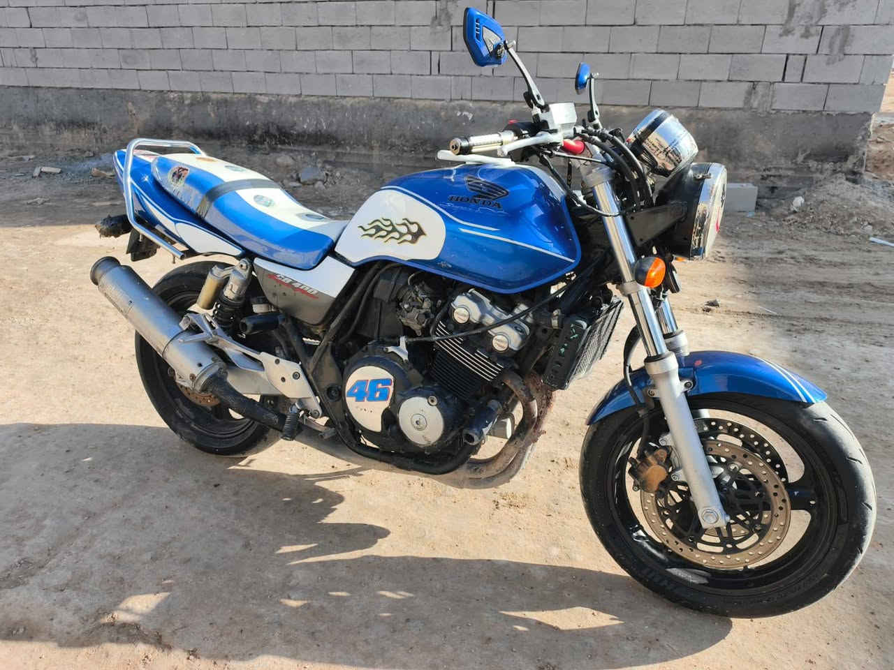 ياالله سلام عليكم هوندا سي بي 4محرك 400جيل ثاني اوراق كامله  دراجه حلوه ومرتبه عل اخر جيب الف فيتر وفحص شرط 123بطناش بيه ادامه كامله تخم تاير جدد تخم بلكات اصليه وتخم دسكات ڱڵـه  جديد كل نقص مابيه مو تجي تكلي شبيه مابيه دراجه كل نقص مابيه ونضافته احلا من صور بعد للبيع او مراوس سعر 11ونص وبيه مجال وسعره مناسب  محتاج فلوس مكاني رمادي 5كيلو والموشراي رجاا  لايكسر بيه  للستفسار ***********
