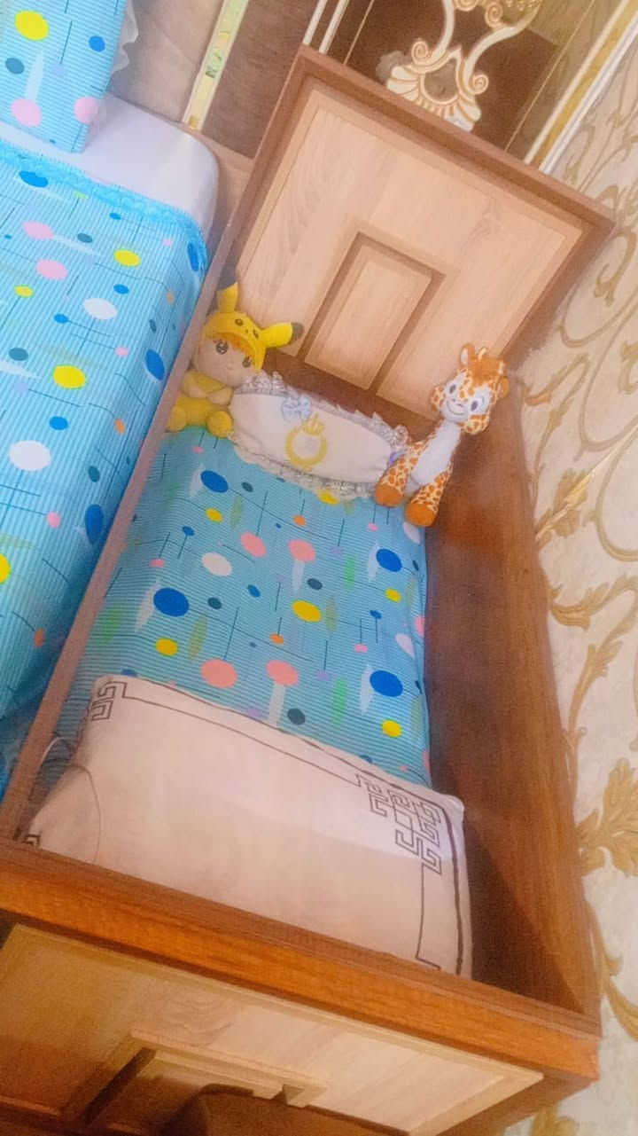 سلام عليكم 
غرفه نوم للبيع ١١قطعه 
سعرها قبل ٣مليون ١٠٠ 
اريد أبيعها ١ونص بيها أضرار بسيطه
جربايه اطفال خشب صاج ب85 وبيه مجال بسيط
للتواصل اتصل ع رقم 7831077505


**إذا كنت صاحب هذا الإعلان وتريد حذفه لأي سبب، رجاءا أرسل رسالة إلى الدعم الفني**