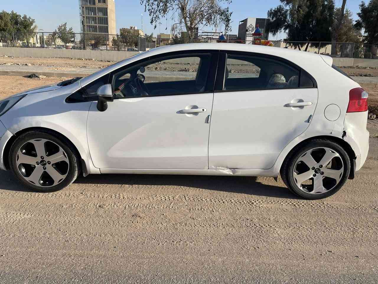 ريو  2015   خليجي

فول مواصفات 

مكفولة  من التبديل

هزة سنوية لل28

محرك 1600 دوش قطرتين

فتحة + مري شفط 

كير AT

كشنات جلد

حدادية جديدة 

ويل رياضي  بلادي

لايتات زنون 

رقمة بغداد انكليزي

مكانه نجف

السياره مال جناي 

السياره بيه بارد 
 وبيه دحجات بالتكمه مثل مموضح بالصوره 

السياره  سعره 84  وبيه محتال


**إذا كنت صاحب هذا الإعلان وتريد حذفه لأي سبب، رجاءا أرسل رسالة إلى الدعم الفني**