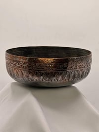 دخل نحاس شغل قديم جدا منقوش كتابات ايضا النقش قديم وليس حديث  - قطر / ...