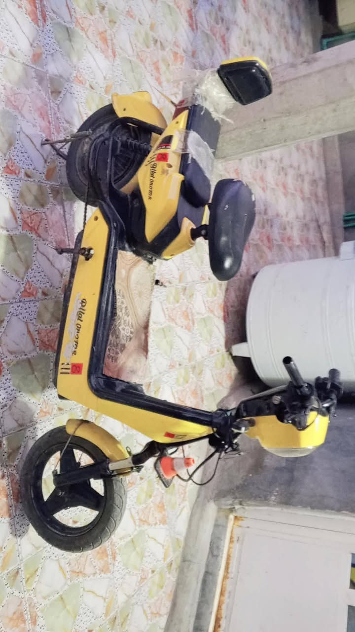 سلام عليكم دراجه شحن 
حجم14
موديل2014
4باتري 
شاحنه
ئشاير يمين يسار 
مكاني بغداد المحموديه حي العسكري
رقم ***********
رقم ***********
السعر 150الف وبيهه مجال للشراي
