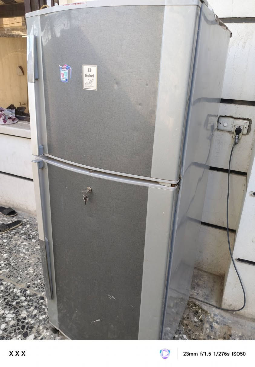 ثلاجة للبيع مستعملة بحالة ممتازة.
✅ شغالة 100% وتبريدها ثلج.
✅ نظيفة  من الداخل والخارج.
✅ السعر: [175 وبيه مجال] 
المكان: [بغداد ابو غريب] ‏‪***********‬‏
