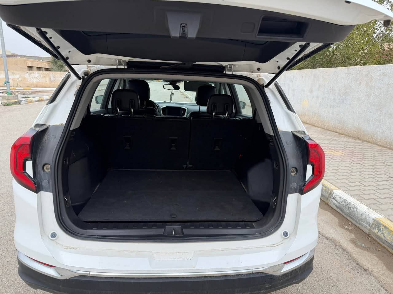 سلام عليكم 
تيرن 2020 
حادث بسيط جاملغ او شويه من البنيد نفسهن راجعات 
رقم واسط بسمي 
المواصفات نص فول
والسيارة جديد ماشيه بس ٢٣ ألف 
مكانه بالكوت
والسعر 160 او بيه مجال بسيط 
هذا رقمي لليحب يتواصل *********** دهل اوران, واسط
