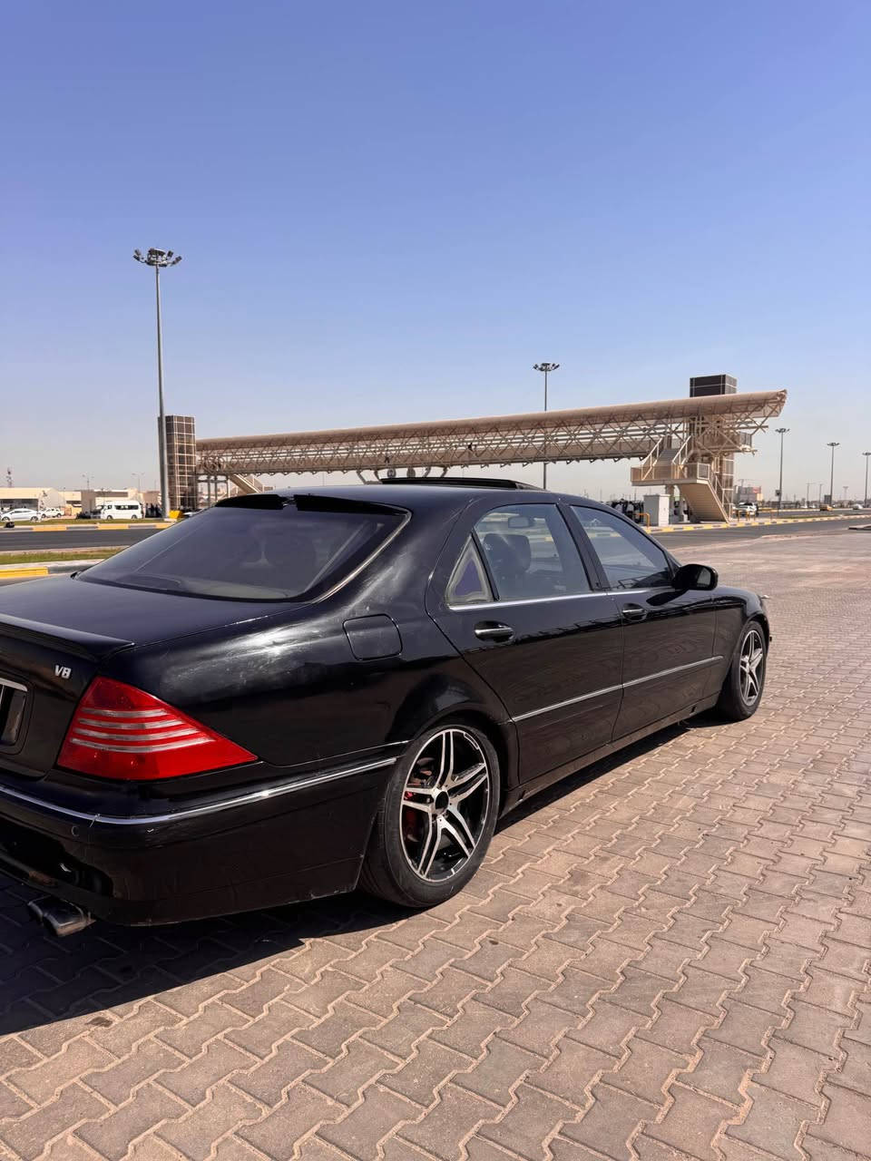 مارسدس غواصه S500 فول مواصفات لارج
رقم بصرة سنوية 2027 تحويل مباشر مكان السيارة البصرة
موديل 99 لون اسود 
صبغ عام بدون حادث فقط صبغ 
محرك كير شرط الفحص كزوز رياضي بلاد 
جوبلس وابواب شفط 
تبريد شغال حدادة ٧٥ بالمية
سيارة جاهزة 
السعر ٩٠ 
مكاني بصرة ورقمي
*********** البصرة, العراق
