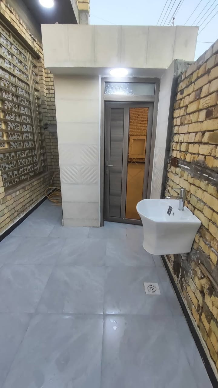 دار ٢٠٠م حي العرضات الاولى شارع ١٥م موقع مرتب وبناء حديث مسلح جاهز للسكن
***********
