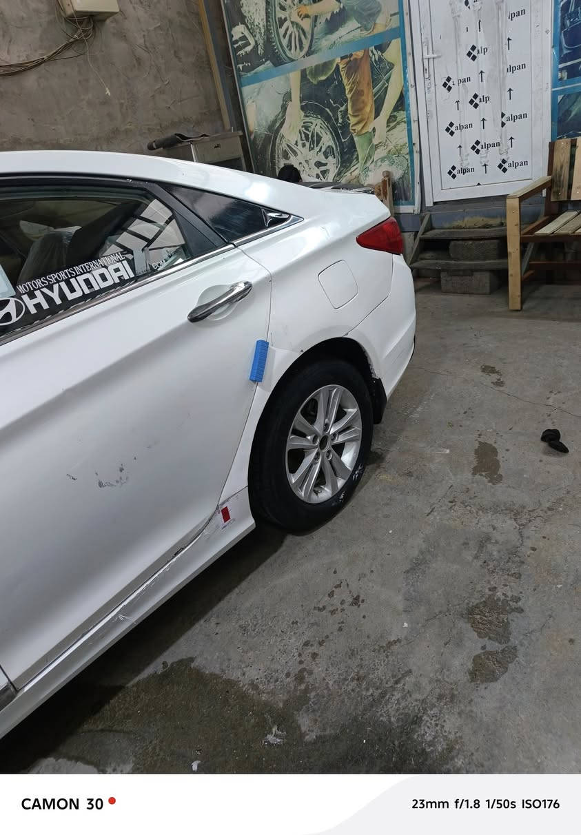 سوناته 2011 خليجي سيارة حلوه بيها ٥قطع صبغ ابيع احزام  ترهم مراوس قصط يرهم الرمادي الحوز السعر ١٠٠ و بيها مجال 
***********
