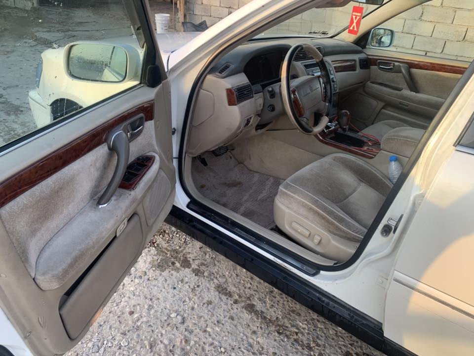 السلام عليكم ملكه ديفىر جبير كصتين اكرر كصتين رقم وسنويه سلمانيه طبق الاصل يعني ادوات ابيعلك كوم حديد 
سعر 25 بيه مجال حك جيه فقط الي يحب يتواصل واتساب هذه رقمي بس واتساب. *********** مكان السياره مشخاب النجف
