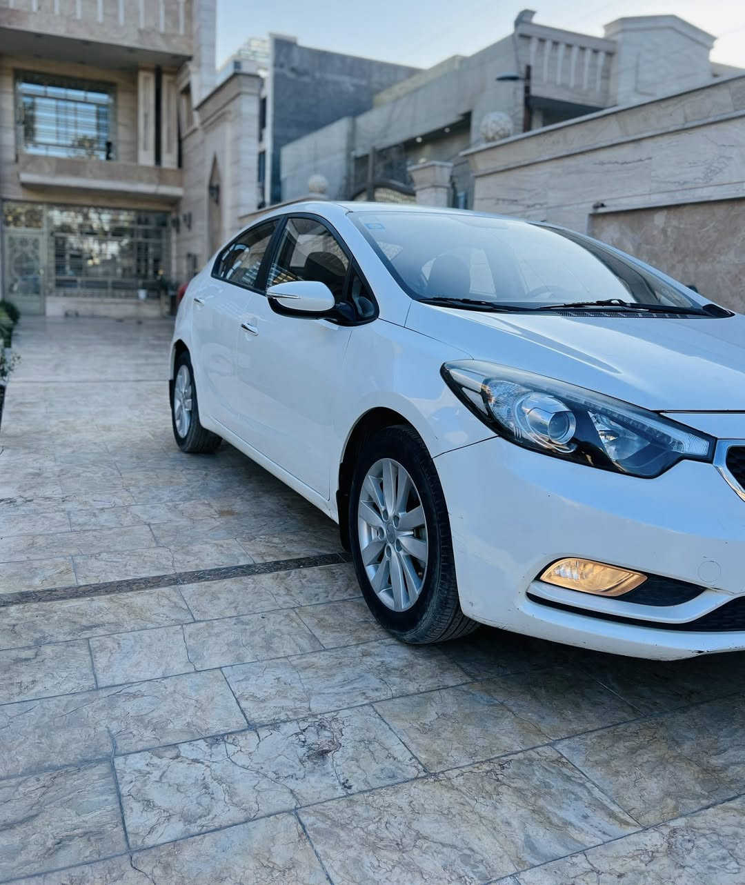 السلام عليكم 😎🔥💐 بيع فقط 
كيا سيراتو 2016 خليجي 
رقم بغداد سنويه ل 27 تحويل مباشر ب اسم المشتري 
كفاله عامه من الصبغ 
عداد المسافه 131 الف 
المواصفات 🔰📋 عاديه 
سويج رريمونت 
محرك 1.600 دوش 
شاشه 
كامره خلفيه 
تحكمات 
مري شفط + اشاره 
حاجب لد 

 📍 مكان السياره / بغداد الكاظميه 

📞 ***********

📞 ***********
