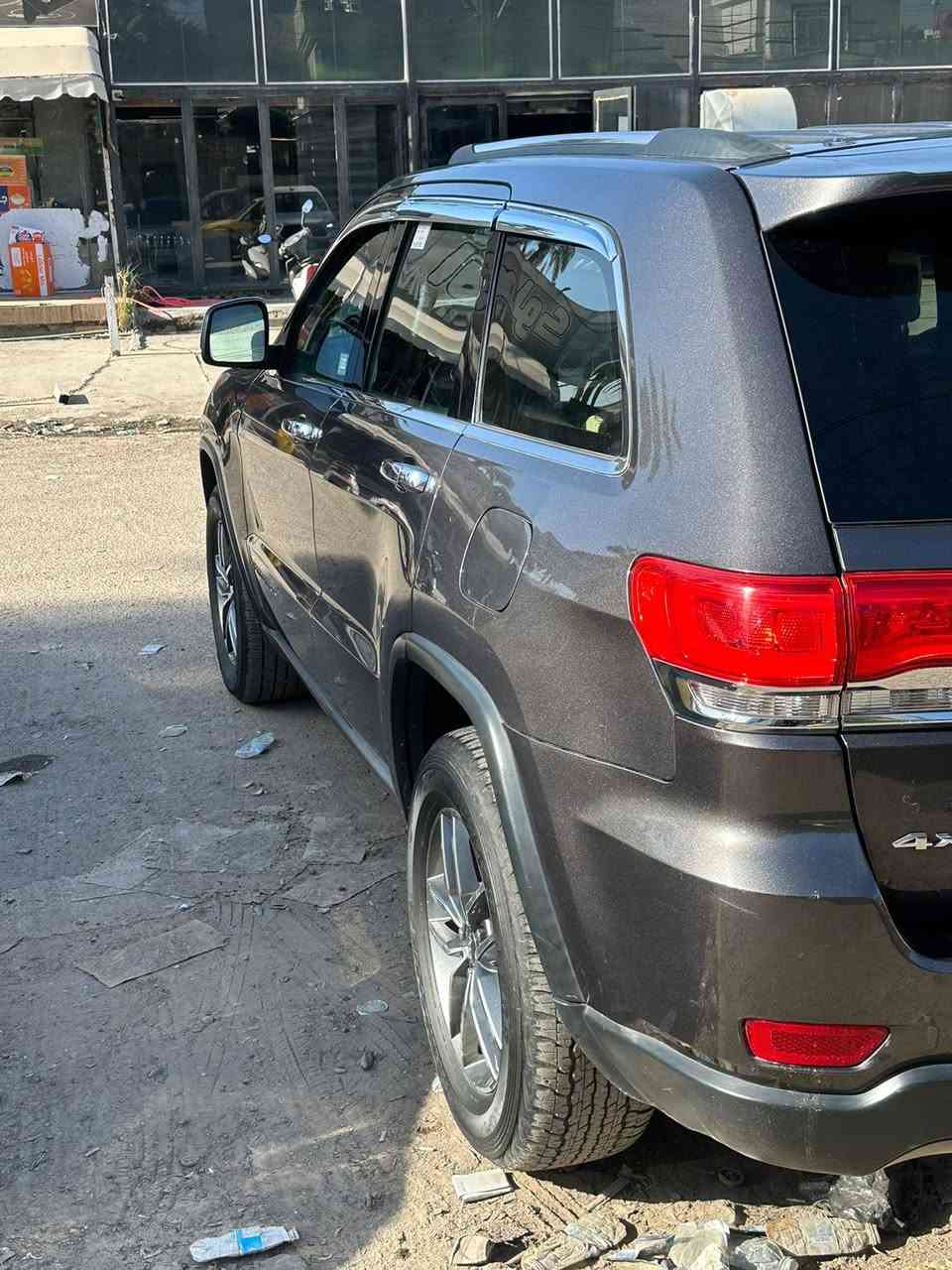 يدور نضيف ومكفول جيب لاريدو 16امريكي كلين تايتل وسونار صورة مرفق بل منشور محرك كير شرط فحص رقم سليمانية جديد بسمي شرط تحويل تراية كلش حلو حدادة صدر حلوة مكان سيارة بغداد سعر 188رقم ***********
