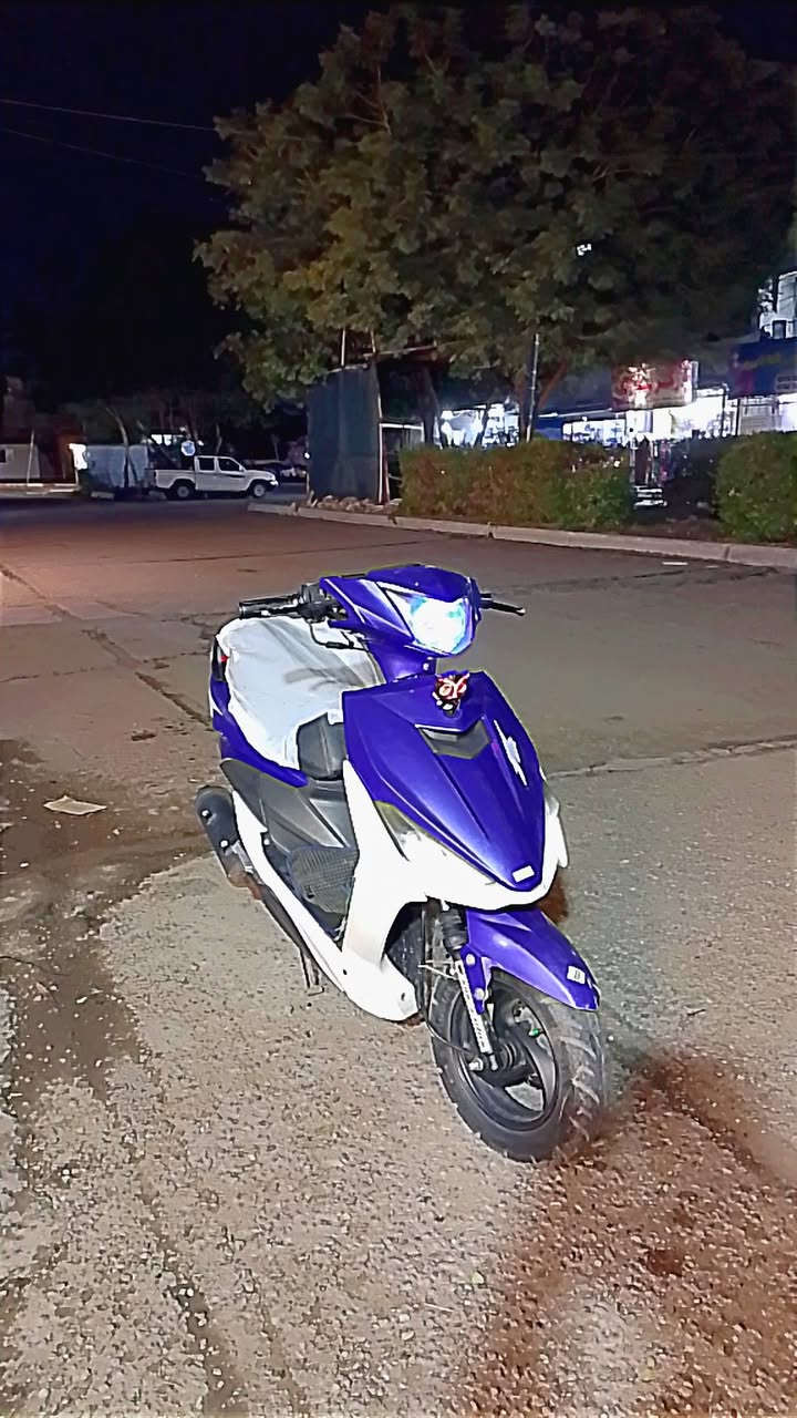 ماطور ماكس sf مودیل 2021    150cc کلش نضیفه نقصها بس كفر جكمجه محرك بشرط بس ولف مبدل نكره سلف یشتغل و هندر واحد یشتغل كهربائیات كامله ما بیها نقص سعرها 300و بیها مجال مکاني کرکوک روناکي ***********
