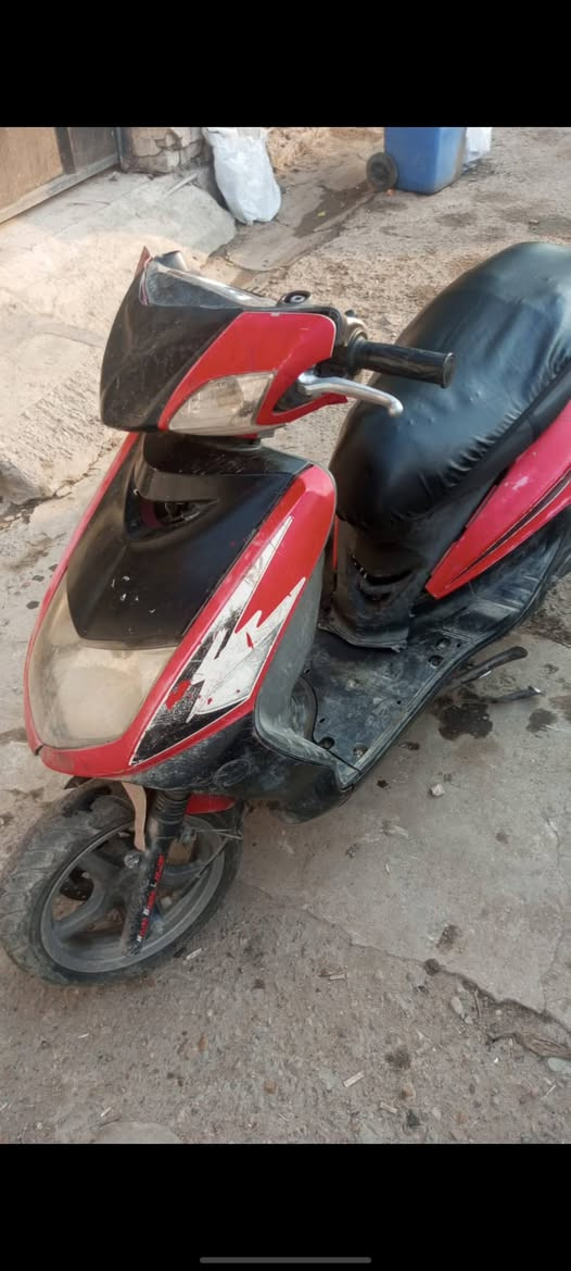 دراجه سكنز١٤٠ للبيع ب٢٠٠ *********** وبيها مجال نضيفه الدراجه الكريعات
