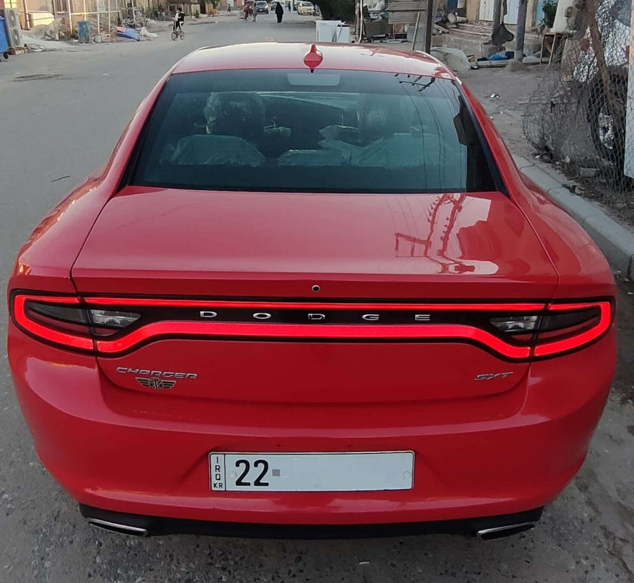 السلام عليكم 
جارجر 2017 sxt
رقم وسنويه جديد اربيل
داخله كلين كندي
بلعراق بيهه قطعه وحده صبغ
220 وبيهه مجال قليل
***********
