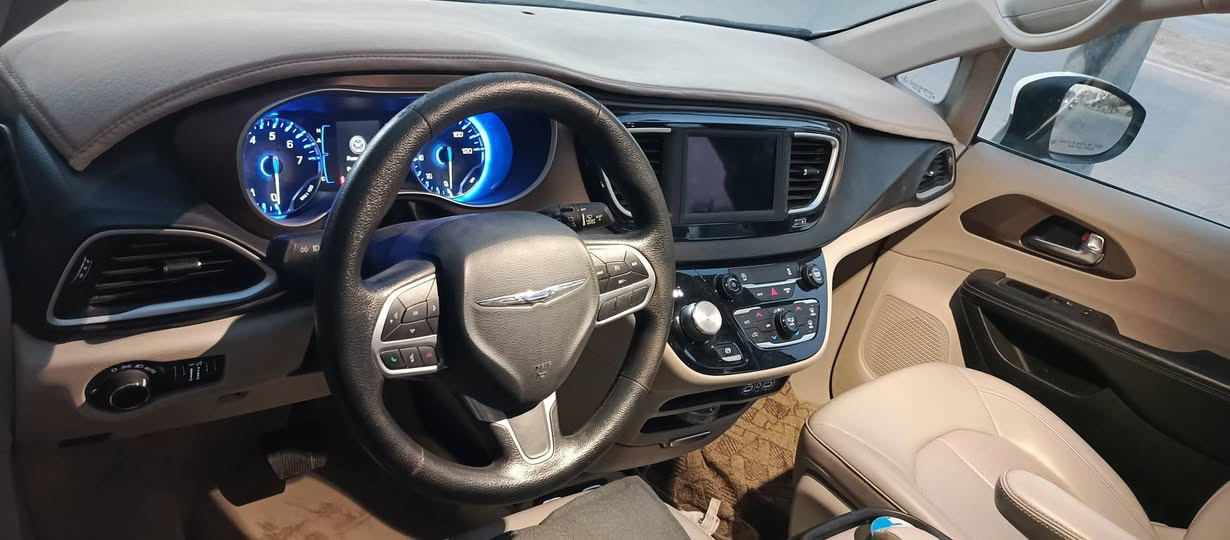 للبيع سيارة كرايسلر فوياجر 2021 LXI
محرك 3.6 V6 قوي واقتصادي
ممشى 121 ألف كم
السيارة استخدام عائلي وبحالة جيدة جدًا
رقم بغداد سنويه جديده
المواصفات:

- شاشة معلومات وترفيه
- كامرة خلفية
- عينة (رادار/حساسات خلفية)
- أبواب سلايد كهرباء
- باب جنطة كهرباء
- تشغيل بصمة وستارت
- تحكم سكان
- تكييف ثلج أمامي وخلفي
- مقاعد مريحة ومساحة واسعة للعائلة
- زجاج ومرايا كهرباء
- USB و Bluetooth

السيارة بيها قطعتين تبديل نفس اللون أصليات:
باب السايق + الباب السلايت خلف السايق
وصور الحادث وصور التبديل كلها موجودة بكل شفافية

المحرك والقير والتبريد بحالة ممتازة والسيارة جاهزة للاستخدام

السعر : 220 قابل للتفاوض للجادين
رقم الهاتف للتواصل او الاستفسار : ***********
