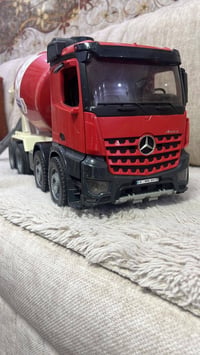 للبيع وحش بلاستك حجم. كبير  خاص او واتساب 07508840077