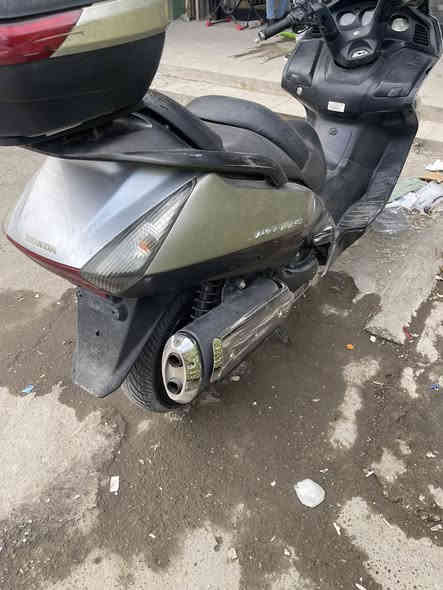 السلام عليكم 
دراجه سلفرونج محرك 600 الدراجه كامله بدون اي نقص. 
يرادلهه فقط بوليش كفرات مكان الدراجه بغداد الرشاد الي يحب يستفسر التواصل واتساب فقط السعر 16 وبي مجال بعد المعاينه 

***********
