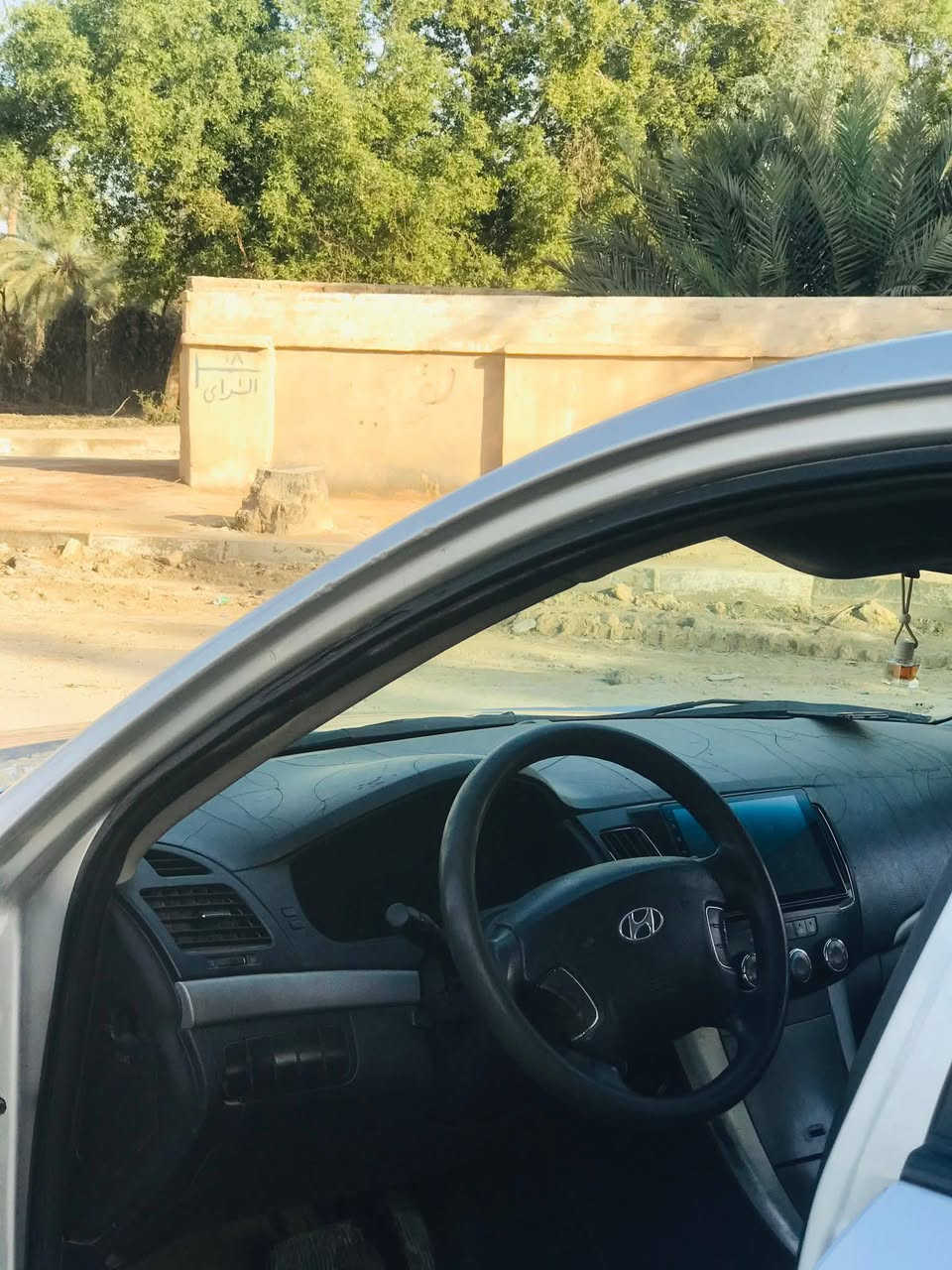 السلام عليكم سوناتا موديل 2009  كوري خط واحد رقم اربيل راعيها ابو السنويه عربي قريب عليا وحاضر لكلشي  السياره صبغ بسبب جراد مابيها غير ضربة جاملغ الامامي جهة السايق مبدل محرك 2000 جديد وكير جديد وحداديه جاهزه تبريد شغال كلشي بيها شغال ماعايزه كلشي السعر 90 مكاني نجف ابو صخير  ***********بي واتساب
