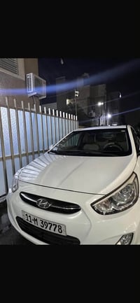 اكسنت 2016. خليجي فول  محرك 1600 دبل قطرة  بيها شبر صبغ بجاملغ  و بندي...