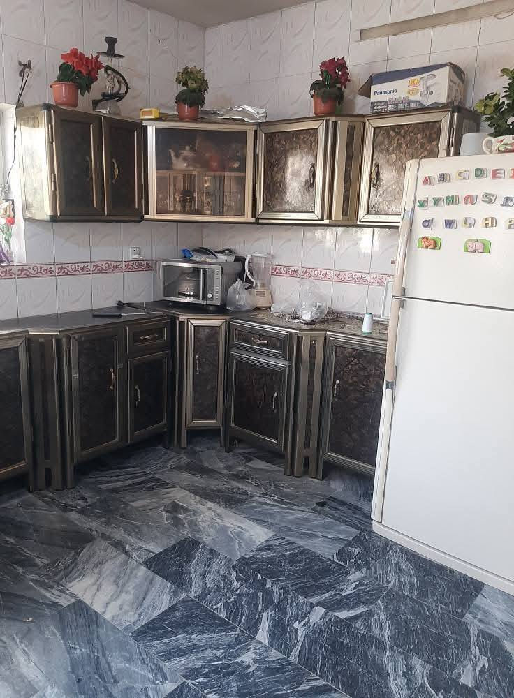 دار للبيـــــــــــع 
طابو صرف ركن على شارعين موقع مميز خدمات مجاري + تبليط  + خط مولد ليلي
 
مساحة الدار ٢٤٧ متر بالسند واقع حال ٢٦٠متر
الدار طابقين ارضية مرمر يحتوي الطابق الاول على غرفتين نوم + هول + مطبخ + استقبال + صحيات
كراج + حديقة 
الطابق الثاني غرفتين نوم + مطبخ + صحيات 

العنوان / البكرلي الاولى شارع ٢٠  
للتفاصيل اكثر الاتصال بالرقم ‪077-353-11176 حلة, بابل
