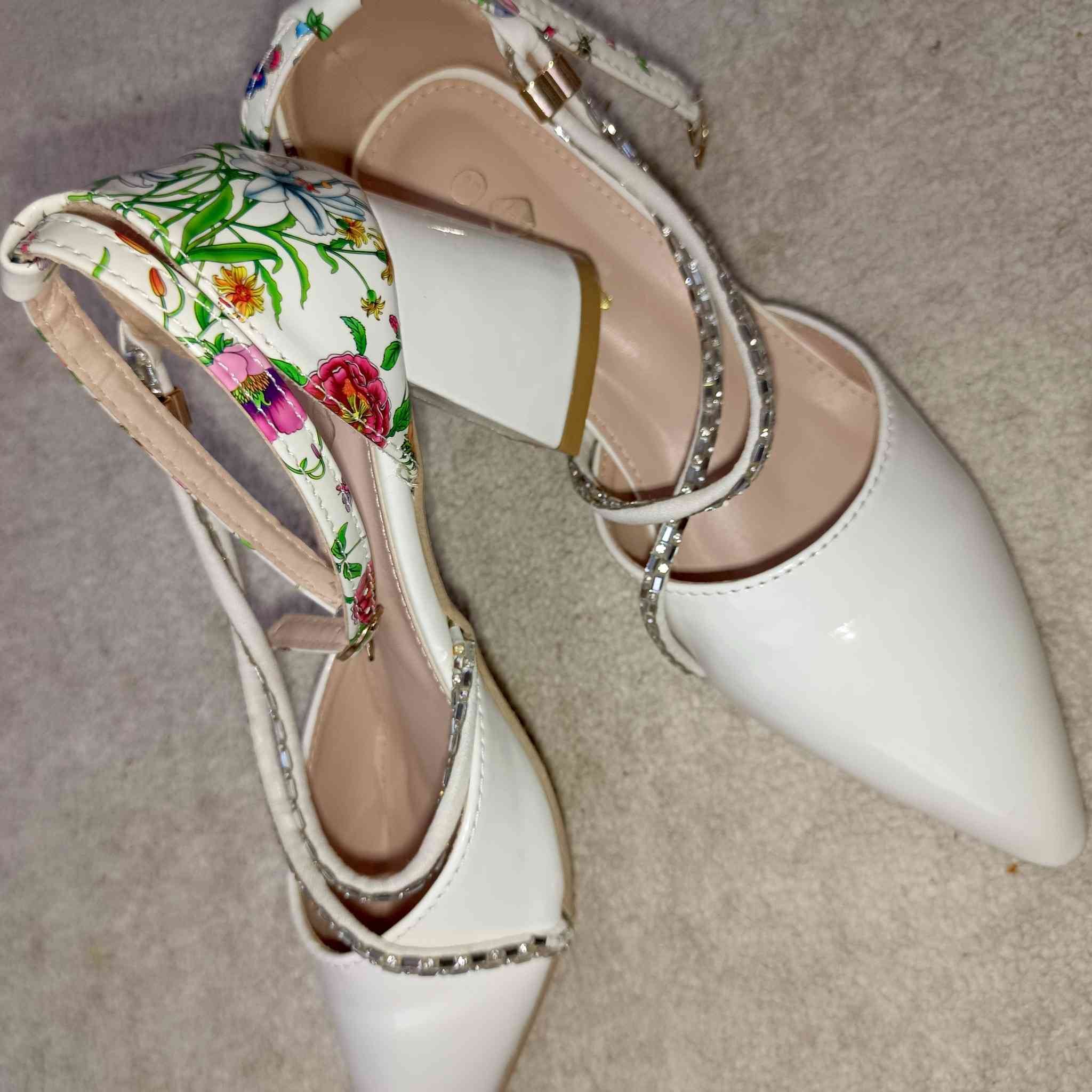 احذية غير مستعملات للبيع قياس ٣٩


**إذا كنت صاحب هذا الإعلان وتريد حذفه لأي سبب، رجاءا أرسل رسالة إلى الدعم الفني**