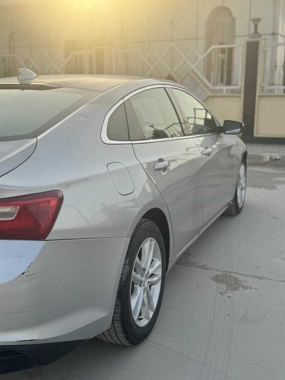 ماليبو 2018 Lt لون رصاصي رقم قادسية 
المواصفات:-
✅بصمة تشغيل 
✅بصمة 4  ابواب 
✅ حساسات جانبية 
✅ شاشه تدعم كاربلي 
✅ كامره خلفيه 180 
✅ كشنات تدفئه 
✅ كشنات كهرباء 
✅ طخم اطارات جديد 
✅ تبريد قطعتين امامي وخلفي ثلج 
✅ ليد نهاري وليلي 
✅ تحكم مري كهرباء
✅ عداد سرعه ٢٤٠
حادث مازدة امامية فقط صور الحادث بالمنشور  ورقم الشاصي هم 
بيهة شخط مال باب البيت من الصفحة ومصبوغة فقط رش والبنيد طافي لونه 
بيها ايرباك فقط ستيرن وراجع  سيستيم اصلي وشغال على الفحص 
السعر ( $85  )وبيها مجال للمشتري
مكانها بابل مركز الحلة شارع 80 

للاستفسار  *********** اتصال و واتس آب
