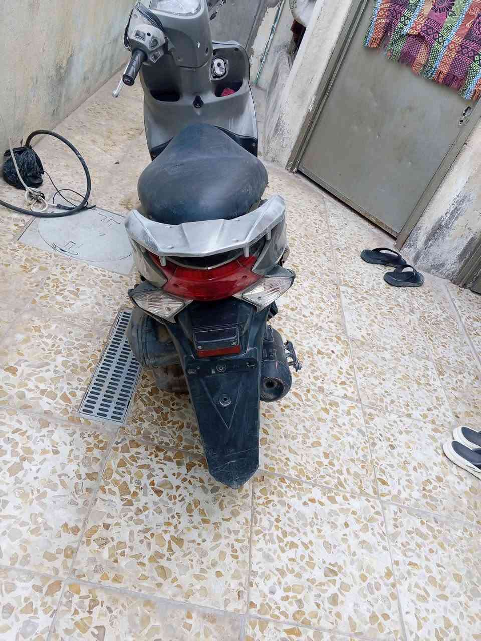 سلام عليكم دراجه هوندا دراجه بيه كتف عاطل والباتري يرادله شحن وبيه العظمه مال البنزين طاكه دراجه شغاله بيه بس ذني شغلات السعر200الف ***********

