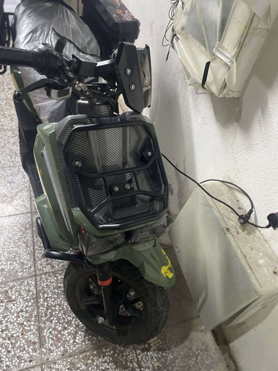 دراجه شحن لبيع ما مستخدم 3 تشهر تكون فول مواصفات تكون بطاريه ليثيوم تكون فايبر كاربون اصلي زاد اكو مكاتبه على دراجه اتكد منه سعره 1450 بيه مجال يحب يتواصل على هاذه رقم ***********
