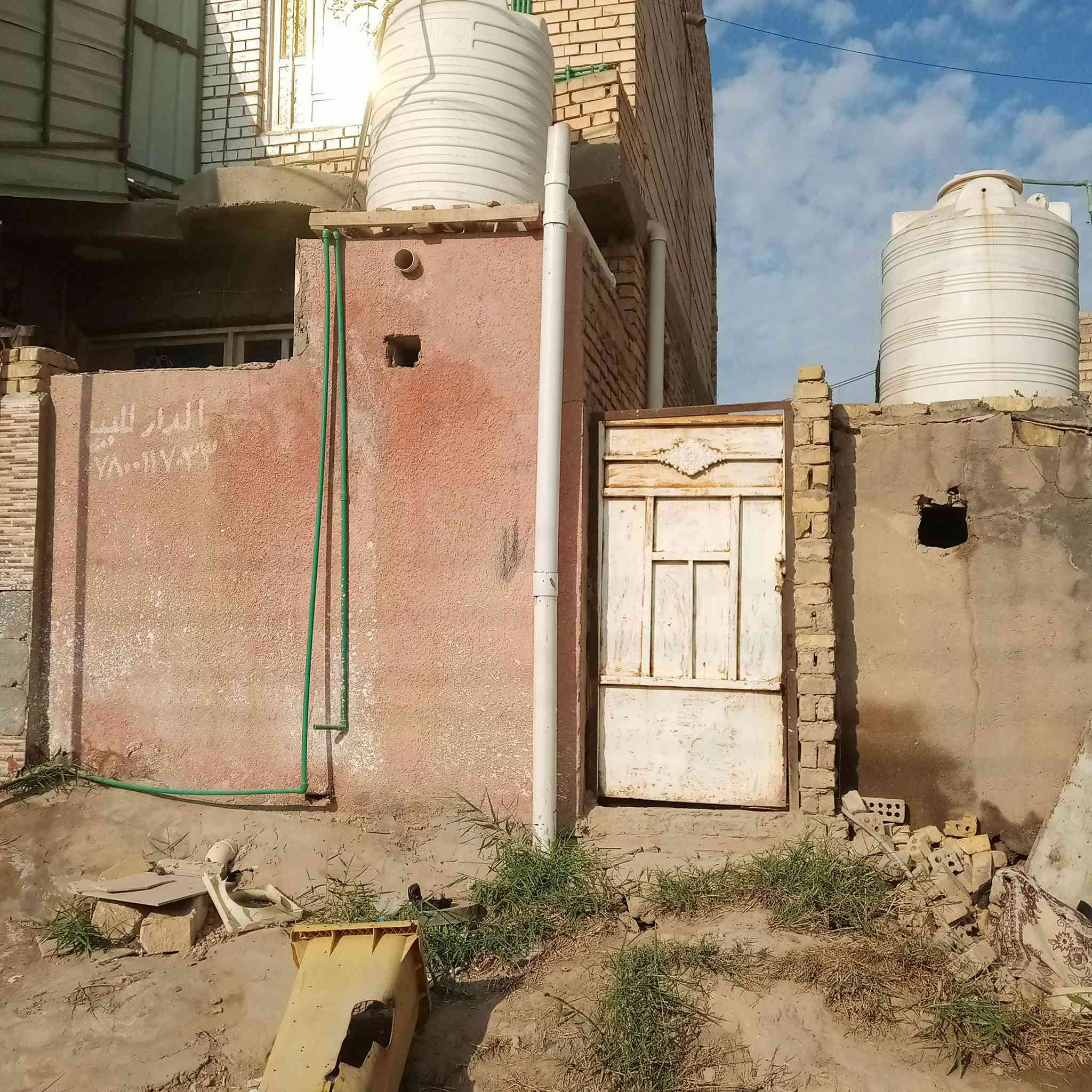 دار للبيع المساحه 100 طابو صرف خلفي العنوان الفتاحية شارع الامامين نبيع بسعر قطعة موقع مميز شارع عن مستشفى الحوراء هاتف *********** السعر 48 العقار فارغ حاليا
