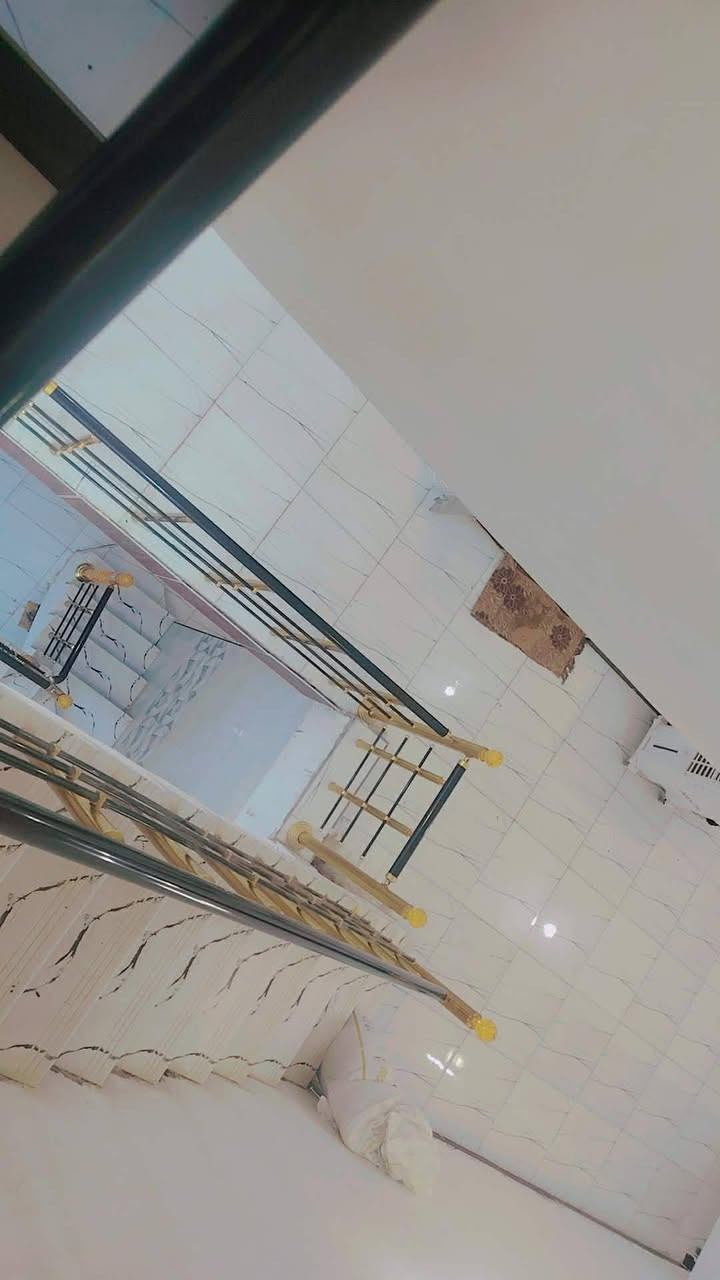 سلام عليكم 100متر للبيع ويرهم بيع مبادره ويرهم نقد    طابقين بناء درجه أوله يحتوي علا 3غرف وصا له واستقبال ومطبخ وصحيات بناء درجه وله صب كونكريت وطابوك جمهوري بحي نداء شارع بيتي قرب لطفايه سعر خاص وبيك خير وتدلل لشراي *********** بي واتساب
