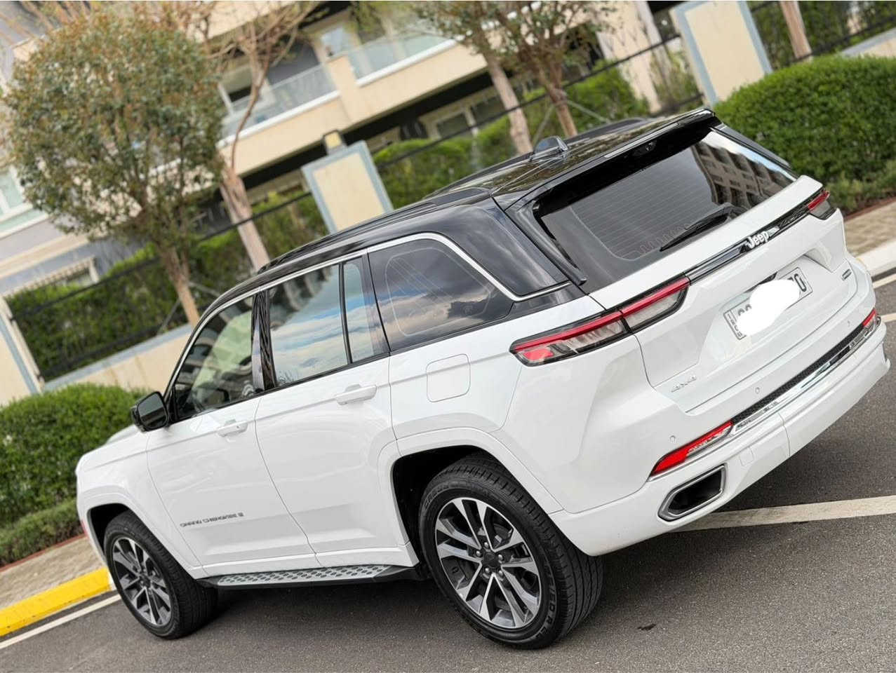 جيب كراند شيروكى اوفرلاند موديل 2024 محرك 3.6 لتر 6 سلندر مع نظام دفع رباعى 4X4.شركة هارلم 💥

الموديل:2024 (خليجي)
العداد:Mil17,000 
المحرك: 3.6 لتر 6 أسطوانات (V6) 
القوة الحصانية: 293
عزم الدوران (نيوتن-م): 352
ناقل الحركة: اوتوماتيك 8 سرعات 
الضمان 3 سنوات أو 60،000 كم (ايهما أولاً)

المواصفات:
*نظام دفع رباعي 4X4 متطور
*نظام التعليق الهوائي (جكات)
*فتحة سقف بانوراما 
*الصندوق كهربائي بخاصية الفتح باستشعار القدم او البصمة
*ويل قياس 20 انج
*شاشة عرض لوحة القيادة على الزجاج الأمامي (داتا شو)
*شاشة التحكم الرئيسية لمس بنظام Uconnect 5 بقياس 10.1 انج مع نظام ملاحة
*شاشة القيادة الرقمية بقياس 10.25 انج
*رادار تفاعلي مع خاصية التوقف والانطلاق
*نقطة العمياء
*تحذير الخروج عن المسار
*نظام المحافظة على البقاء فى المسار
*نظام التعرف على اشارات المرور
*خاصية المساعدة على التوجية فى التقاطعات
*حساسات امامية وخلفية
*كاميرات 360 للرؤية المحيطية
*كاميرا رؤيا ليليه
*المرآة الداخلية مزودة بشاشة لعرض الكاميرا الخلفية
*مانع تصادم خلفى
*نظام القيادة شبه الذاتية
*مقصورة الركاب من الجلد الفاخر
*المقاعدة الامامية كهربائية ومساج وذاكرة
*المقاعد الامامية مبردة ومدفأة
*المقاعد الخلفية مدفأة
*نظام ابل كار بلاى و اندرويد اوتو لاسلكي
*نظام صوتي فاخر 9 سماعات من ALPINE
*دخول ذكي (بصمة)
*نظام التشغيل عن بُعد
*مرايا خارجية قابلة للطي كهربائيًا مدفئة
*مصابيح أمامية أوتوماتيكية مع مصابيح نهارية وكشافات ضباب LED 
*نظام التحكم التلقائي في الضوء العالى
*دواسات جانبية
*ماسحات زجاج أمامي حساسة للمطر
*شاحن هاتف لاسلكي
*انماط قيادة متعددة رياضية وللطرق الوعرة
*وسائد امان هوائية أمامية/جانبية/ خلفية.

♦️السعر اكتب رقم (1)بتعليق يصل مباشرة 🤖

رقم هاتف :***********
