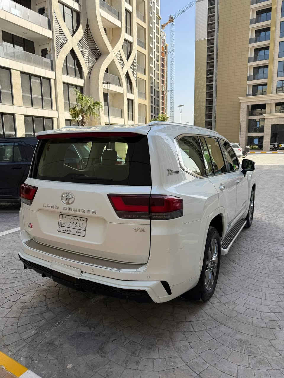 السلام عليكم 
لاندكروز ٢٠٢٢ vx بريم رقم بغداد السياره بيها مكانات بارد بسيطه فقط السعر 570$ 
***********
