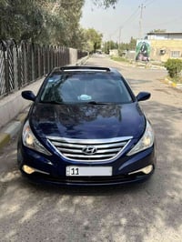 هيونداي سوناتا 2012  حادثهة جاملغ وبنيد فقط باقي مكفول سيارة بدون دواخ...