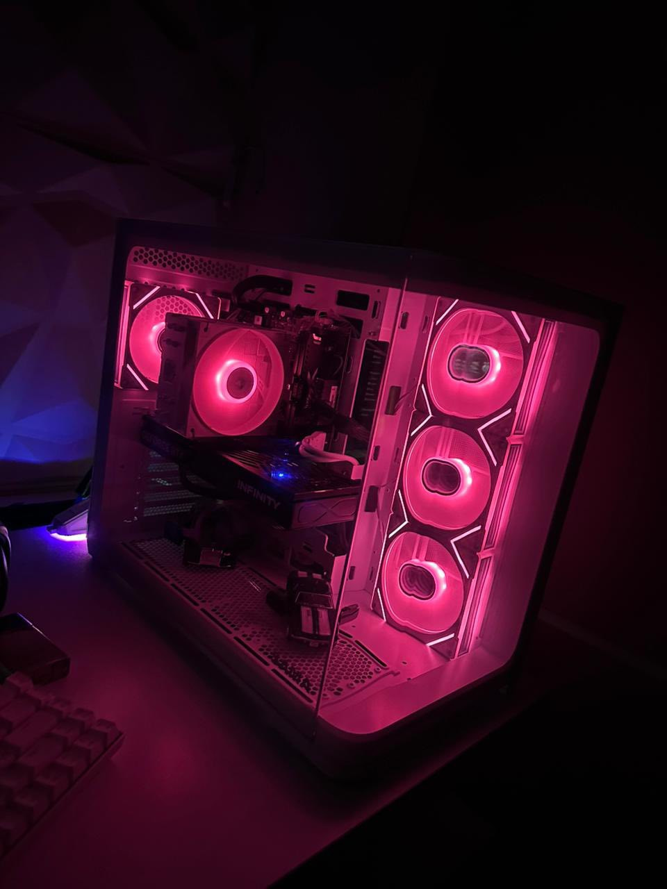( استعمال كلشش  قليل  وصارله شهر مشتريهه))حبايبنا الطيبين مساء الخير الرجاء قراءة المنشور كامل ( سيت اب كامل للبيع بدون نقص  اي شي)ملاحضه ابيع سيت اب كامل او الكيس وحده   

معالج i5 13400f
كرت الشاشة  RTX 5060 8G 3 fan
الرامات 16 8x2 ddr4 3200
التخزين NVMe ssd 1TB
المذر بورد prime b760m-k D4
تبريد المعالج deep cool مروحة 
فانات الكيس من ليان لي 
بور سبلاي atlas 750W
الكيس من sama فد شي شگاكي 

الميز قياسة
200x70x70 mdf
بي كيبل مانجمنت وفتحات للوايرات

شاشات 2
Msi 200hz 27” MAG274F
Dell 60hz 22”
ستاندات شاشة 2 

ستاند تلفون (هدية)

سبيكرات خارجية hb

ماوس اتاك شارك x11
كيبورد E-YOOSO وايرليس وبلوتوث وواير
ماوس باد ضد المي من شركة امباير ستور

سماعتين 
هايبر اكس كلاود 2 وايرليس
الثانية ماعرف شسمها بس هم خوش شركة

مايك ريدراكون

جوستكات 2
كرسي قيمنق نوعية عادية

كراتين الغراض كلهة موجودة يمي، والسيت اب كامل استعمال شهر  عدة السماعة
انطيك ضمان فحص فقط  افحصهه الك . من تطلع من عندي اني ممسؤل
السعر السيت اب كامل 3.200.000 بي مجال بسيط


**إذا كنت صاحب هذا الإعلان وتريد حذفه لأي سبب، رجاءا أرسل رسالة إلى الدعم الفني**