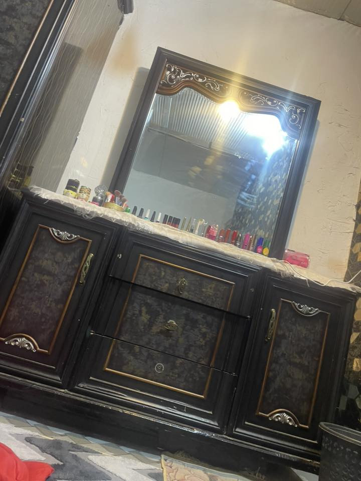 البيع مع دوشك طبي  السعر 350 او بيه مجال ويها طبله تخم تفصال ***********
