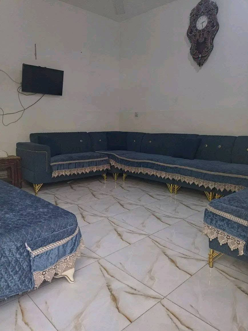 دار للبيع طابقين المساحه 105الطابق الاول يتكون من مطبخ واستقبال وصاله وغرفه نوم وحده ومجمع صحيات والطابق الثاني يتكون من غرفتين نوم الموقع بهرز خلف جمعية النقاء فرع بيت زهيده للاستفسار اتصال على الرقم ***********
