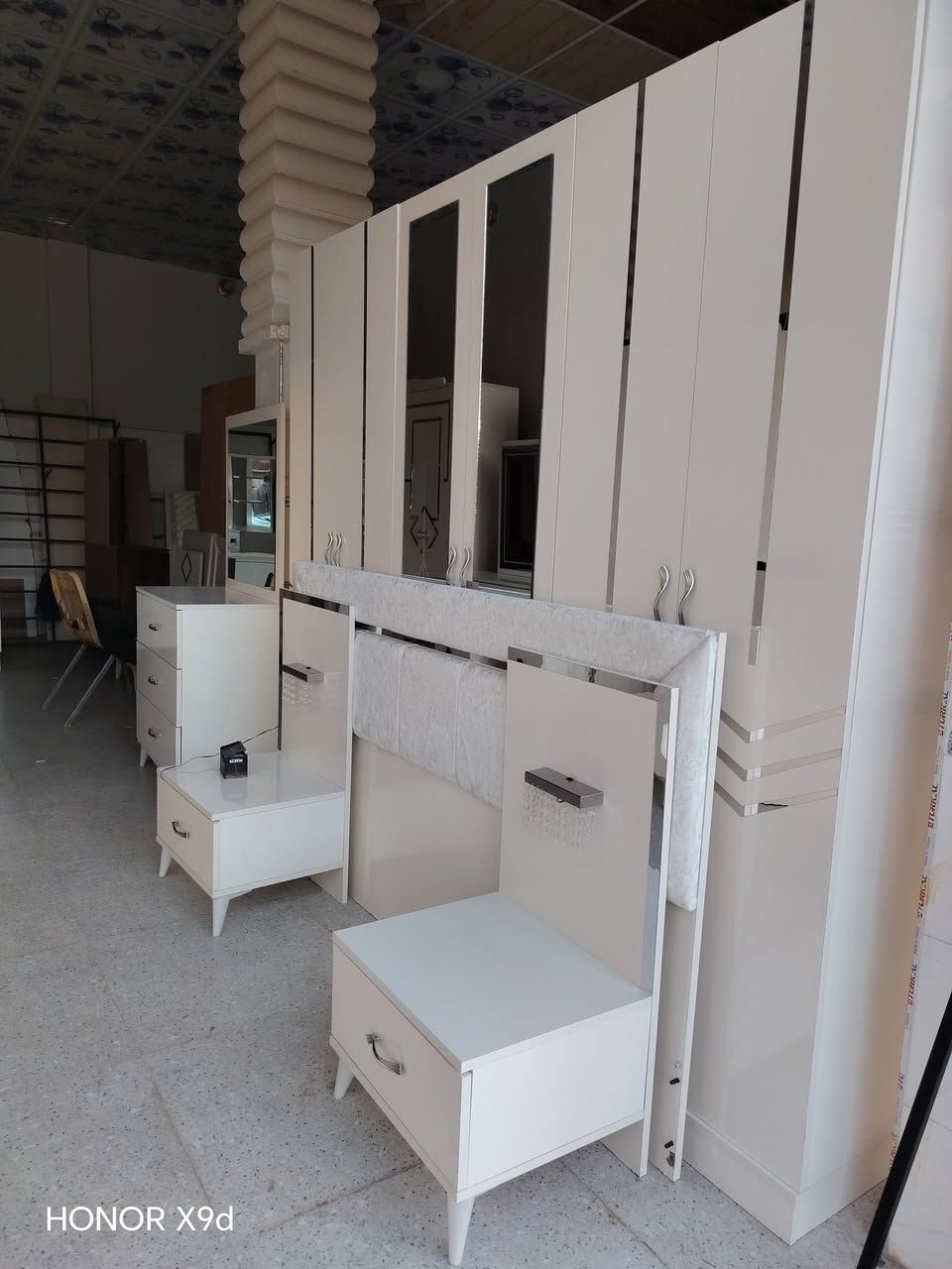 سلام عليكم غرفه تركي 5قطع تعتبر جديد بيع اومراوس العنده غرف نشتري التفاصيل خاص ***********
