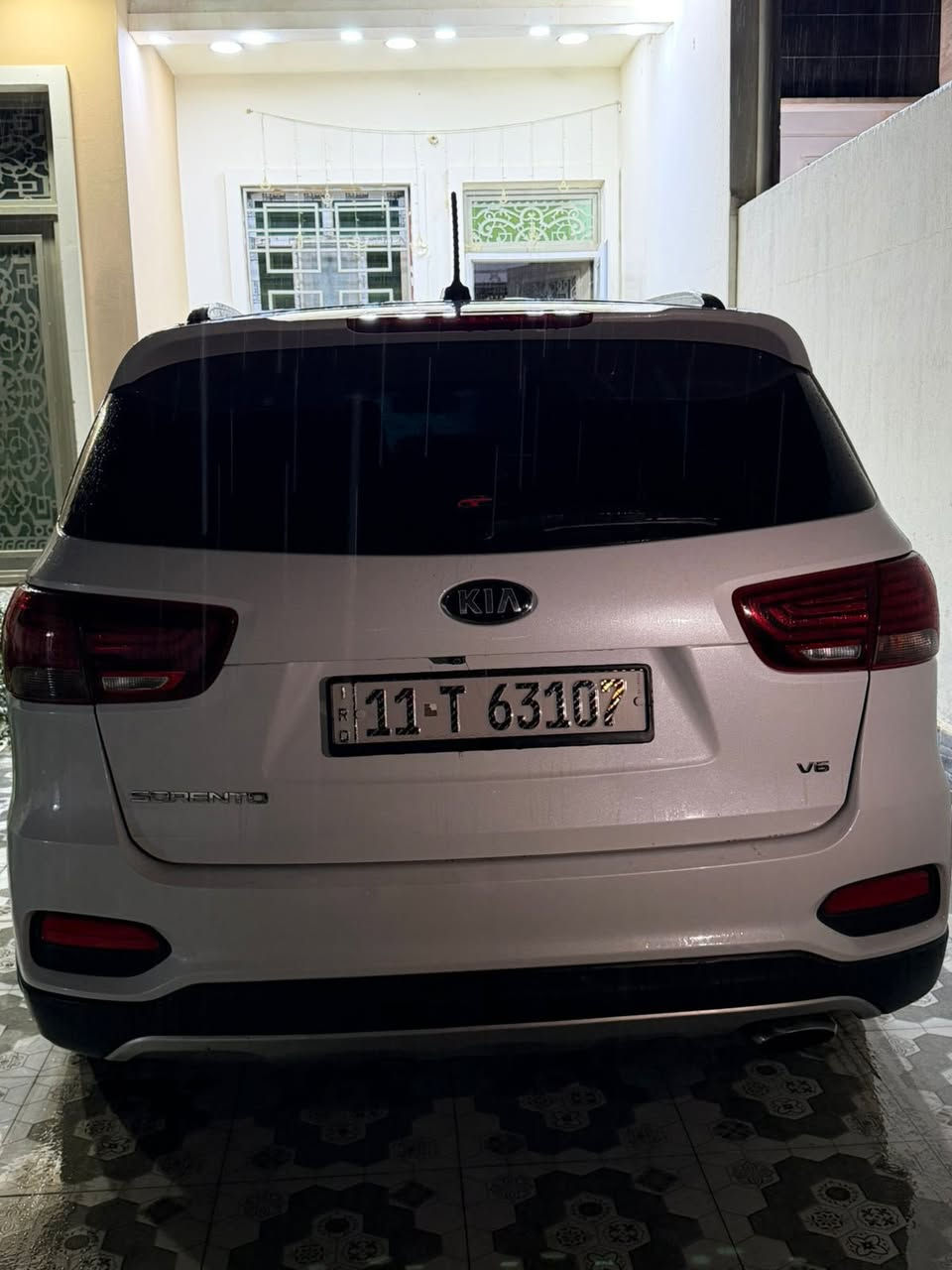 سورنتو موديل ١٩ سيارة مكفولة وسيارة كاعد ونضيفة وصارلي اسبوع من اخذتة اللة شاهد وكلش نضيفة لعلم وارد امريكي  السعر (215) وبية مجال لطيبين  رقم بغداد جديد مكان السيارة الرمادي الزراعة 
 رقم صاحب السيارة ***********
