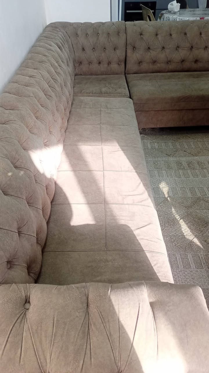 ميز مع 4 طلبات+طخم ديوان حرف L للبيع السعر 250الف واتساب ***********
