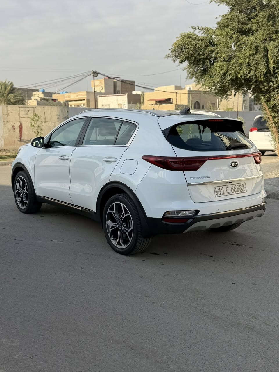 السلام عليكم 
كيا سبورتج ٢٠١٩ جي تي لاين خليجي كفالة عامة 
مواصفات معروفه فول ١/١ محرك 2000دوش المرغوب 
ماشية 73الف حقيقي رقم بغداد الجديد
السعر ٢١٥ ورقه وبيها مجال للمشتري 
اي استفسار *********** مكاني بغداد حي القاهره
