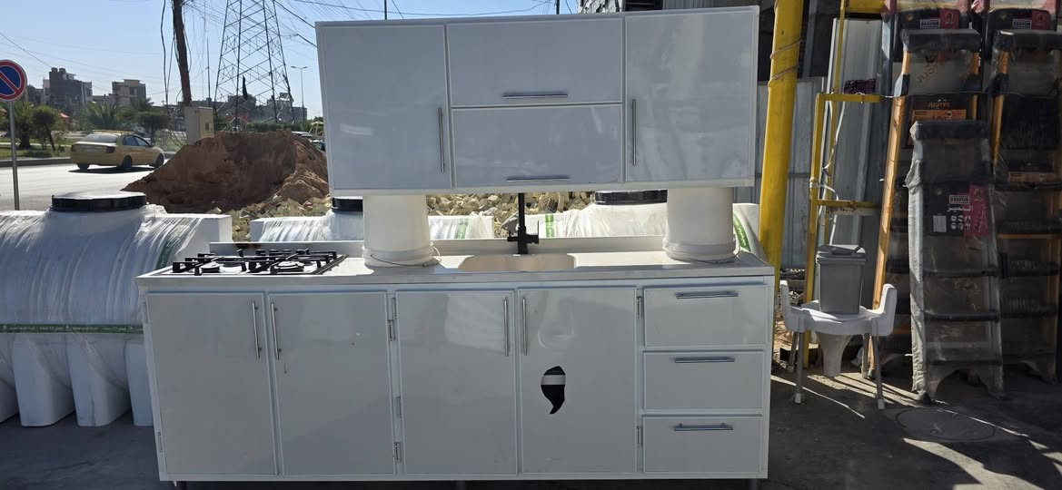 سلام عليكم للبيع سنك +ملحق +طباخ منضدي +مرشحه +خلاط ٣خطوط نضافه ٩٠بل ١٠٠ ما عده ضربه بلباب مال سنك بسبب النقل  السعر ٣٥٠ وبيها مجال العنوان بغداد الغزاليه رقم الهاتف ***********
