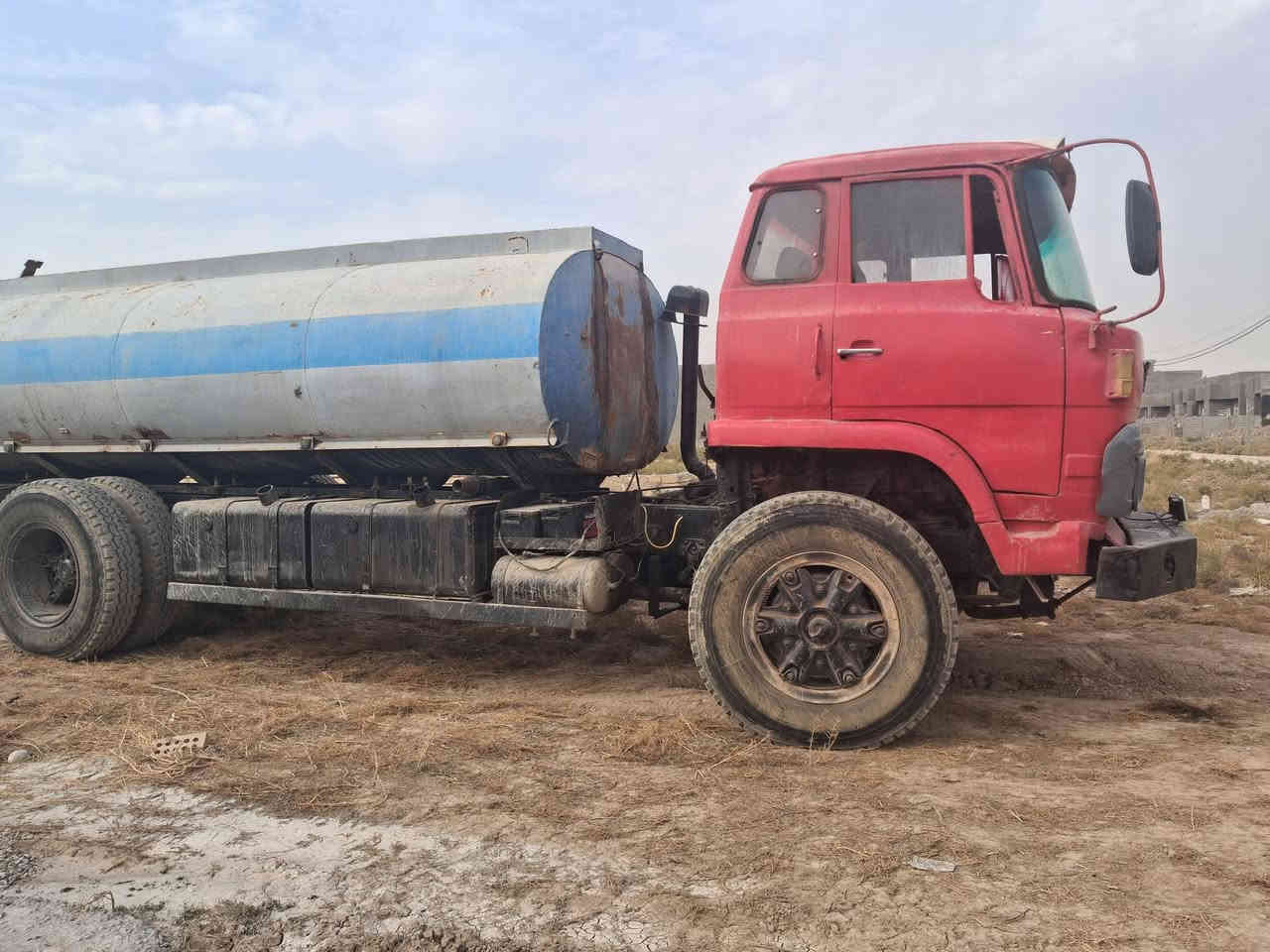 هينو ٨١ تنكر للبيع محرك وكير وشاصي واكسل وتخم تاير مكفولات
الرقم ٨٢٥ كربلاء 
***********
