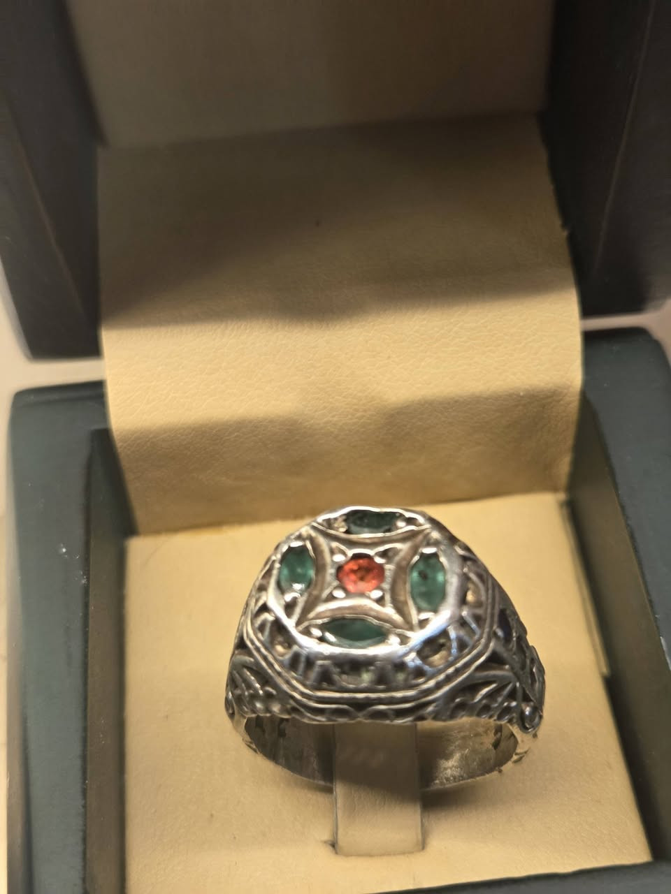 خاتم واحجار رهيبه ويه اتصال ***********
