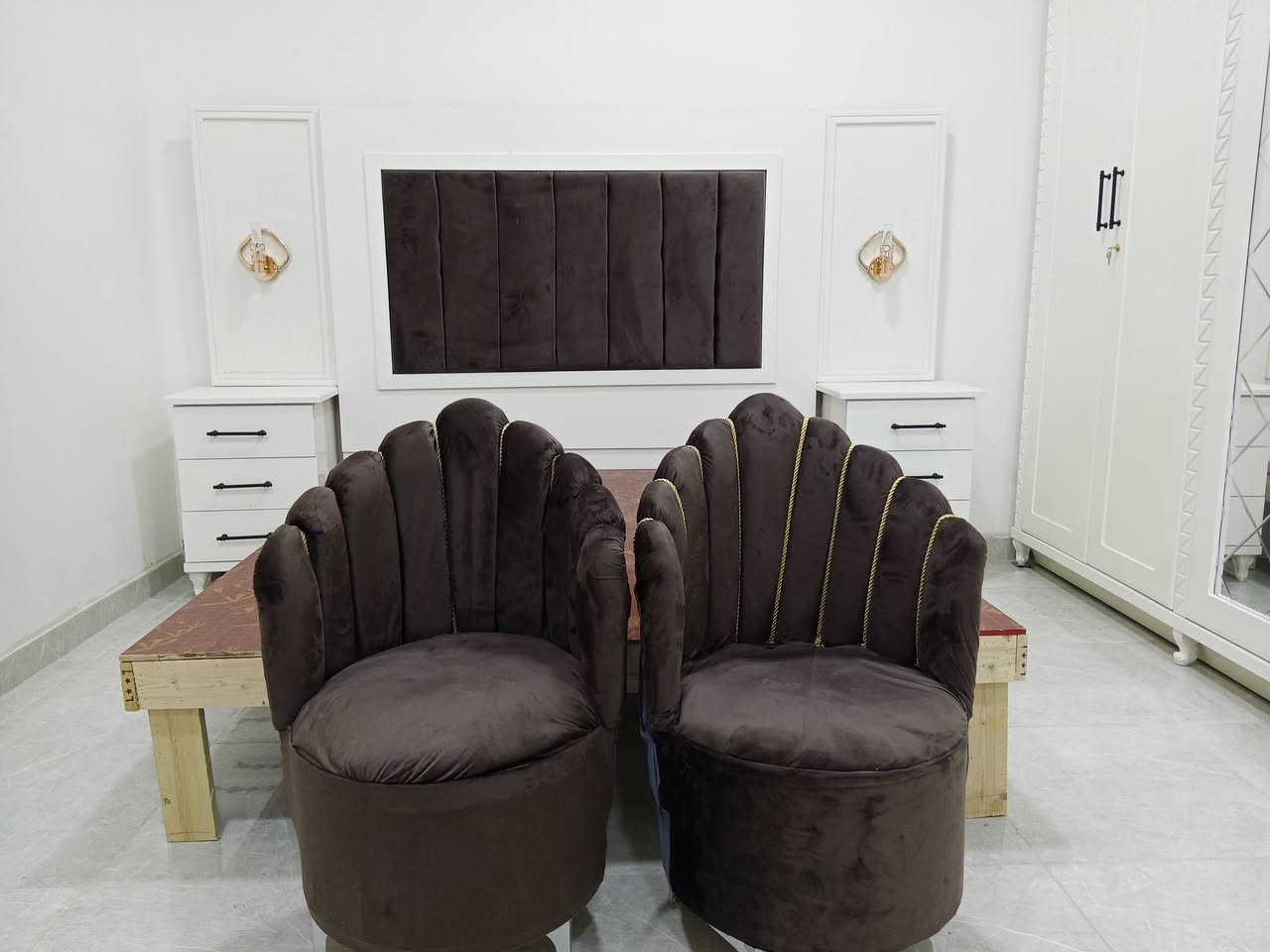 يعلن معمل الموسوي عن عمل غرف حسب طلب الزبون  
@ نجارة عراقية  بتصاميم تركية 
نجاره تفصال حسب طلب 
  شغل يدوي حسب رغبت الزبون 
💣يوجد لدينا أكثر من ٨٠ موديل 
🤚 يوجد لدينا غرف شبابية 
   اصباغ💯 حراريه   
    مكان 👌ناصريه  حي اور قرب المدرسة الكويتية 
واتساب *********** 🤳
  تصال ✍ ***********
