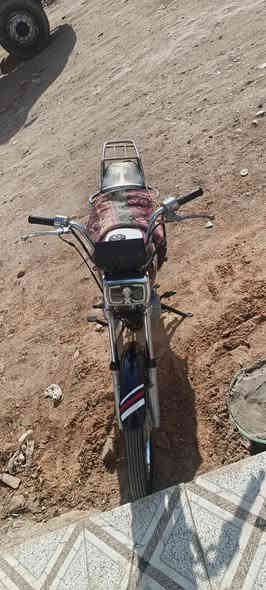 السلام عليكم 
دراجه 4كير  اوراق اصولي
دراجه مديل  16بس كلش نضيفه مكينه خرسه دراجه كلها بلادي كهربائيات شغاله لايت جمجمه  دبلات كله شغال 
سعر 290مجال بسيط حك جيه
مكان حله ابو غرق ***********وبي وتساب
