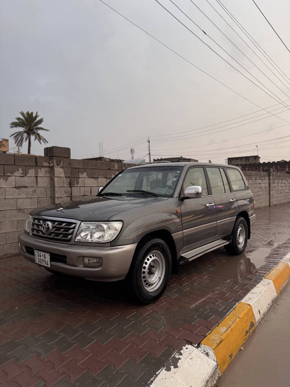 السلام عليكم 
للبيع لاندكروز قطري جديده 2002 محرك 
6 سلندر كير عادي فوريل تخم تاير رقم 
دهوك جديد مكفوله من ضربه وصبغ 
شراي يتصل مكان الرمادي 
***********@
