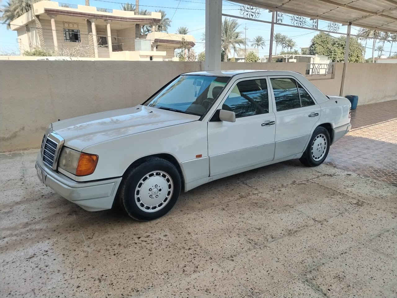 السلام عليكم
مارسيدس دب 300 محرك بلادي
موديل ٩١ غرفه جلد 
قواعد دبل بلادي شرط بدون لحيم السياره جاهزه محرك كير نضيفات
اريل كهرباء سنتر لوك شغال كهربائيات كله شغاله تحويل ثاني يوم هزه بيها سنه
المكان سامراء السعر ٥٨ للاستفسار *********** الشراي الحقيقي يراسلني ادزله فديو كامل
