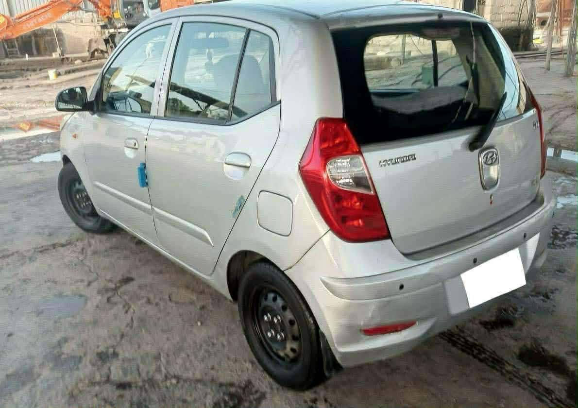 السلام عليكم سياره هونداي للبيع السياره جاهزه موديل 2012السياره رقم كربله انكليزي السعر 65رقم الهاتف***********
