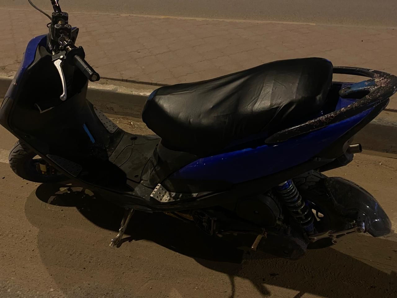 سلام عليكم ماكس عدله للبيع ،مصبوغ شاصيها لون ازرگ  صبغ حراري، سكانها سبع الوان،بوشتها 55،كلجات fcs الصفر،گزوز fm،باتري جديد نگرت سلف،تايرات جدد الجلاتيني ،كفراتها كامله  الكفر مال عَينه عندي ،سواداتها كامله  السواد مال عينه عندي ،ويلات رياضي ، شيال مكينه رياضي،دبلات رياضي وره وكدام ،واقيه كاربون ،ستان سبع الوان كهربائيات شغاله رادلهه بس مجمع تشغيل،دراجه مكينتها اكفلها واضمنها على ايدي تاخذها ما تذب عليها شي.
«السعر خاص» مكاني البصره/الجزيره/الفيروزيه 
***********
متواجد واتساب وعلى الشريحه.
